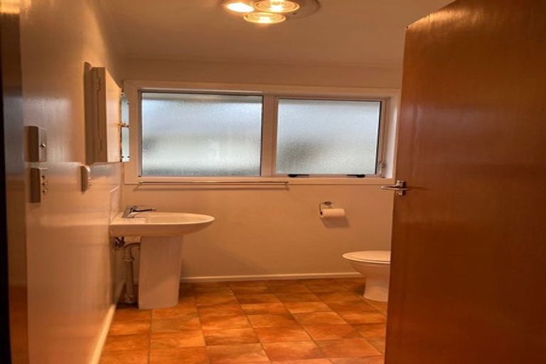 Photo of property in 2/82 Grahams Road, Burnside, Christchurch, 8041