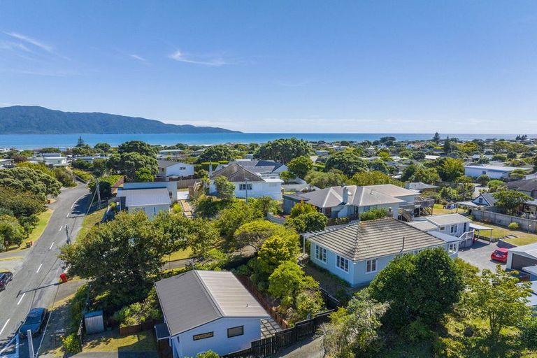 Photo of property in 71 Golf Road, Paraparaumu Beach, Paraparaumu, 5032