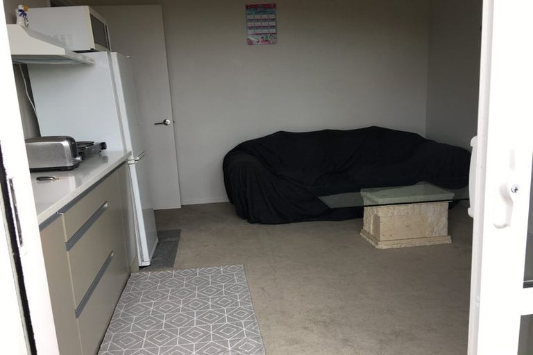 Photo of property in 12 Stubbs Place, Fairview Heights, Auckland, 0632