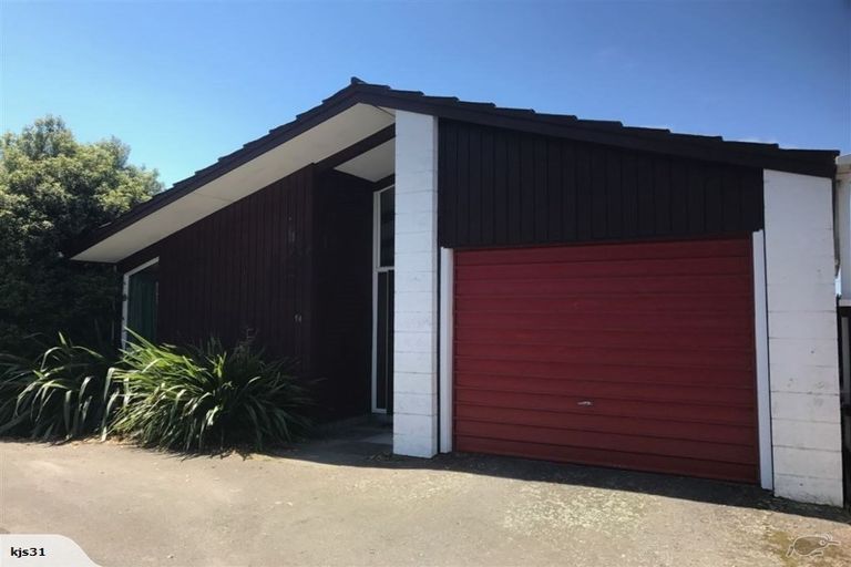 Photo of property in 14 Raekura Place, Redcliffs, Christchurch, 8081