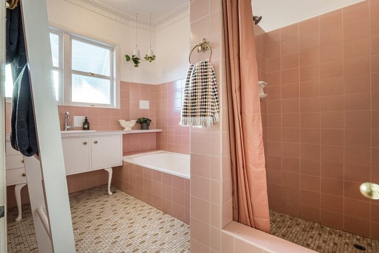 Photo of property in 120 Mellons Bay Road, Mellons Bay, Auckland, 2014