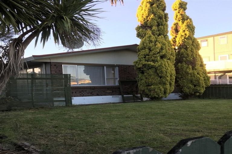 Photo of property in 1/124 Hutchinson Avenue, New Lynn, Auckland, 0600