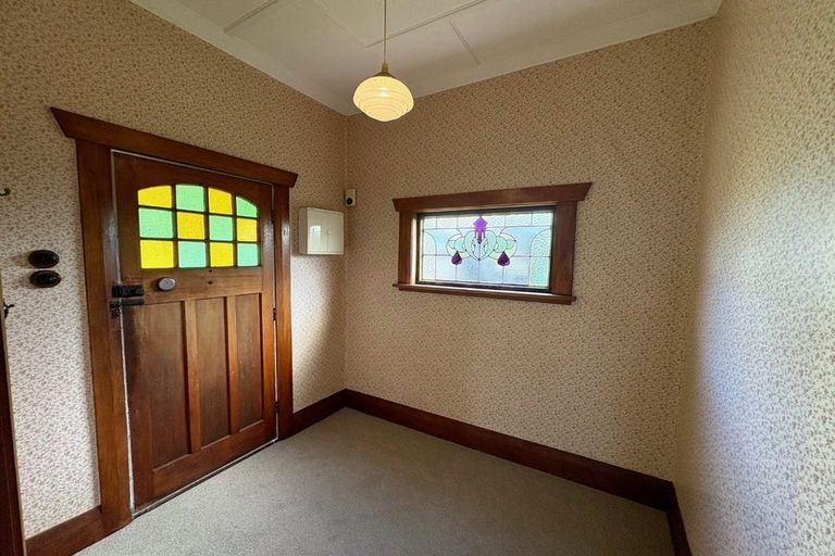 Photo of property in 23 Paynters Avenue, Strandon, New Plymouth, 4312