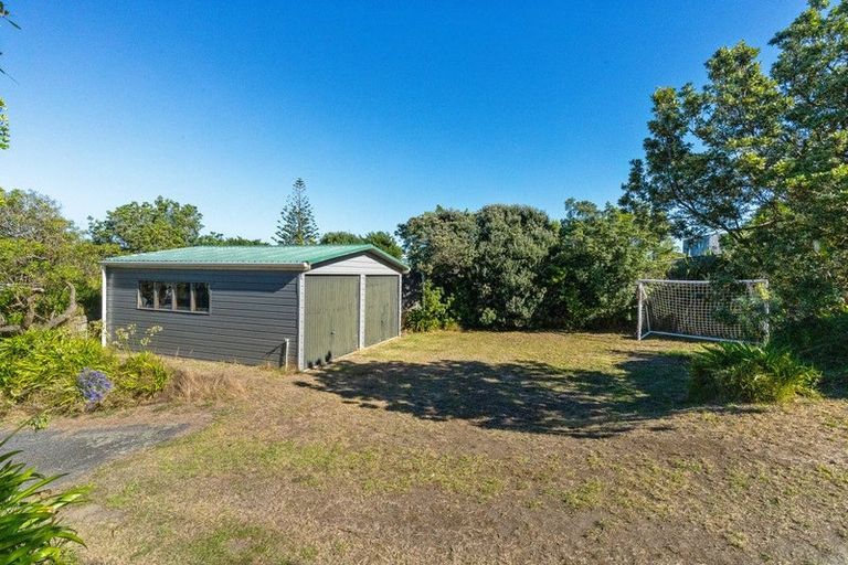 Photo of property in 105 Rua Avenue, Waitarere Beach, Levin, 5510