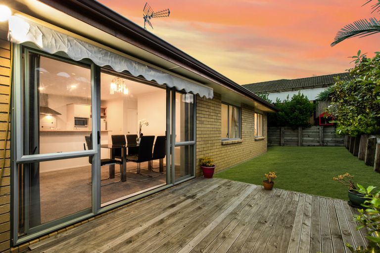 Photo of property in 10 Ironstone Place, Randwick Park, Auckland, 2105