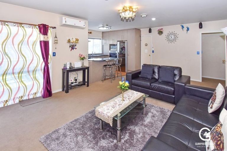 Photo of property in 2/94 Pah Road, Papatoetoe, Auckland, 2025