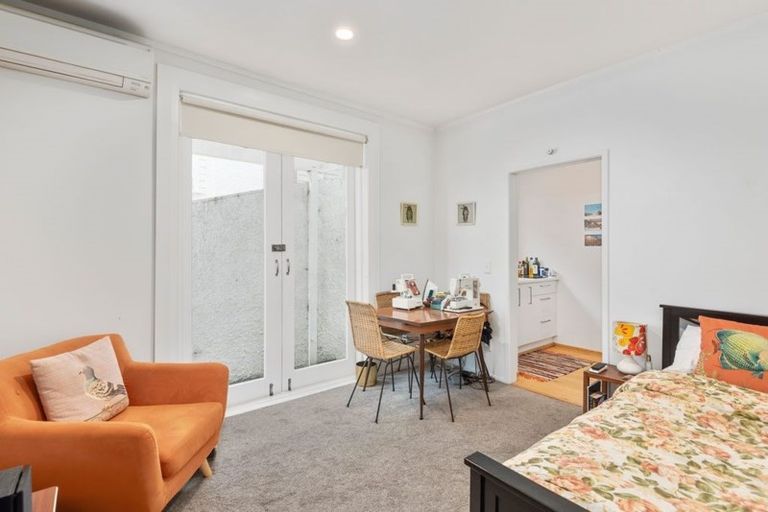 Photo of property in 21 London Street, Hampden, 9410