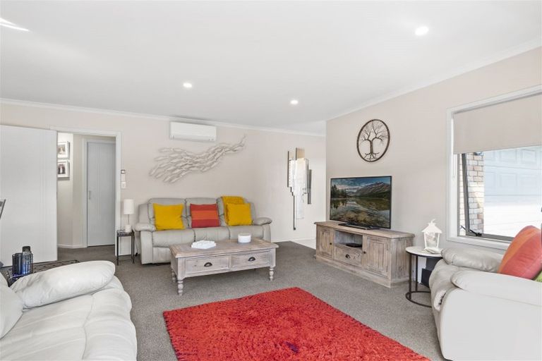 Photo of property in 17 Tatahi Cove, Papamoa Beach, Papamoa, 3118