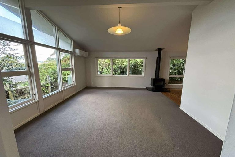 Photo of property in 27 Huntleigh Park Way, Ngaio, Wellington, 6035