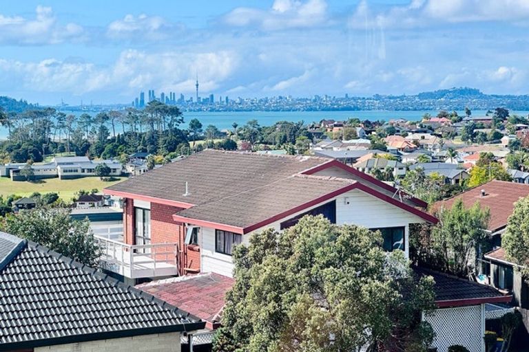 Photo of property in 5 Marlin Street, West Harbour, Auckland, 0618