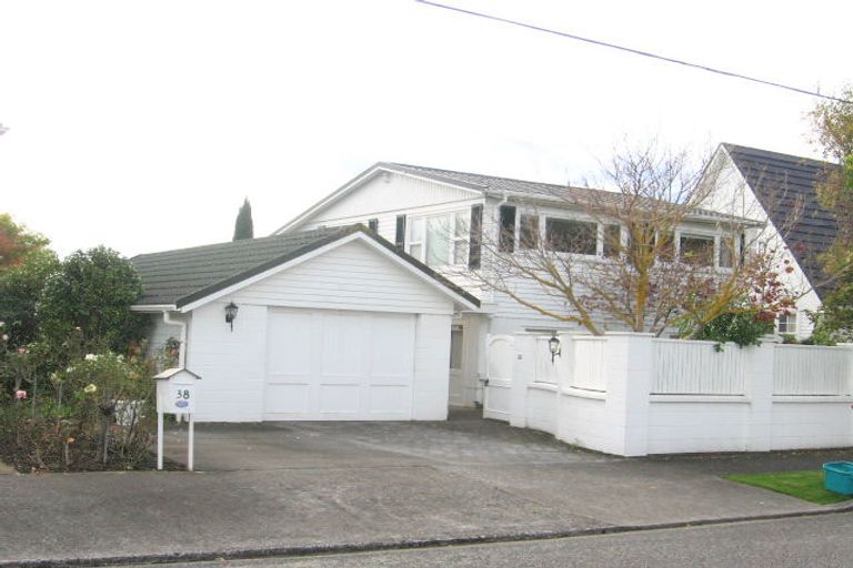 Photo of property in 38 Fairfield Avenue, Fairfield, Lower Hutt, 5011