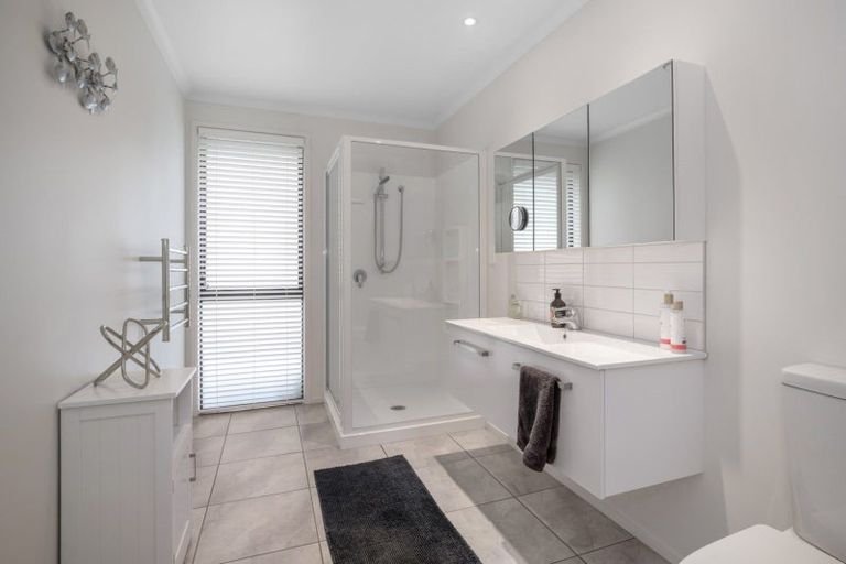 Photo of property in 18 Vista Close, Omokoroa, 3114