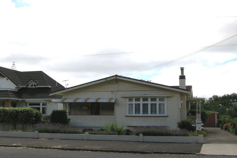 Photo of property in 65 Harbour View Road, Point Chevalier, Auckland, 1022