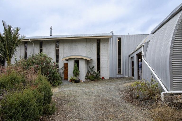 Photo of property in 257 Metcalfe Road, Matakohe, 0593