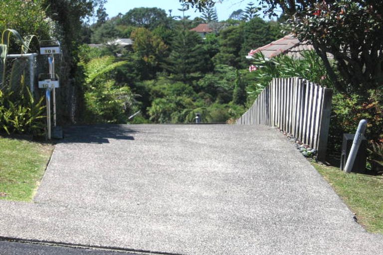 Photo of property in 2/10 Barker Rise, Northcross, Auckland, 0632