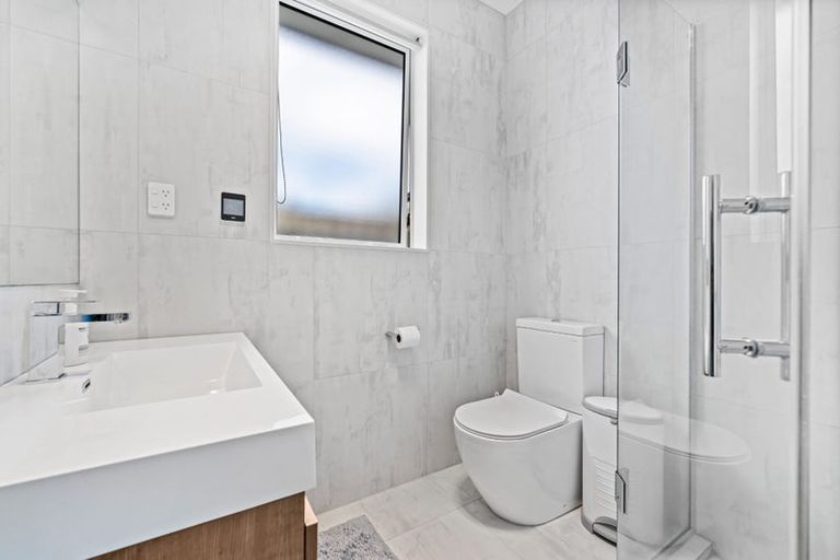 Photo of property in 1 Aporo Drive, Kumeu, 0810