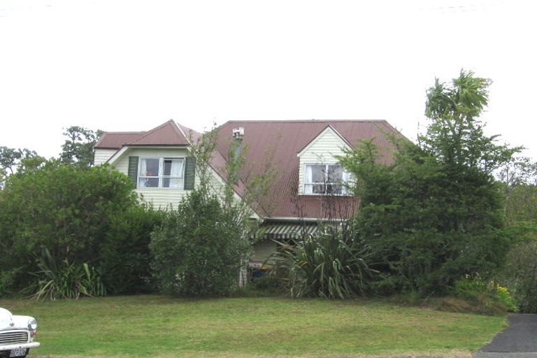 Photo of property in 69 Island Bay Road, Beach Haven, Auckland, 0626