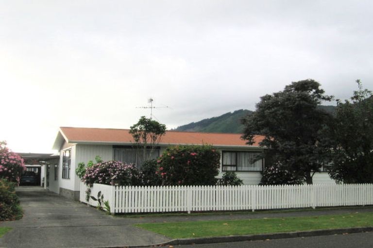 Photo of property in 8 Andrew Street, Waikanae, 5036