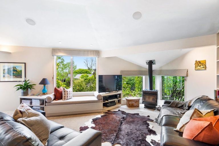 Photo of property in 12 Shortland Place, Havelock North, 4130