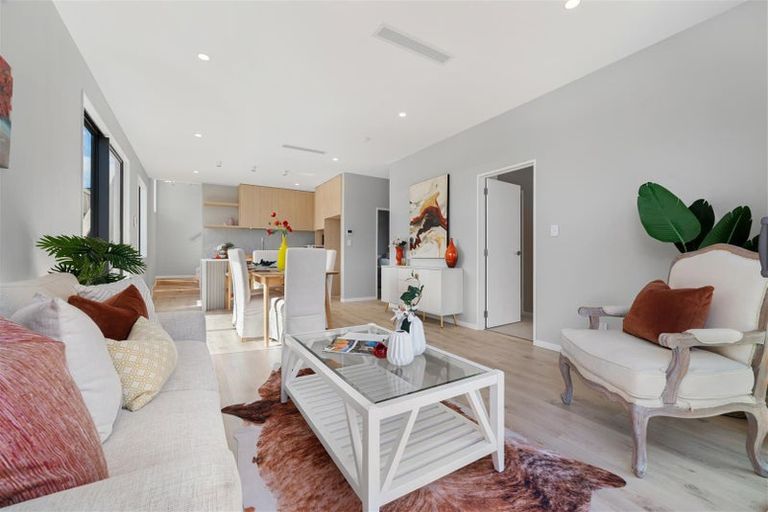 Photo of property in 34 Whakairo Crescent, Gulf Harbour, Whangaparaoa, 0930