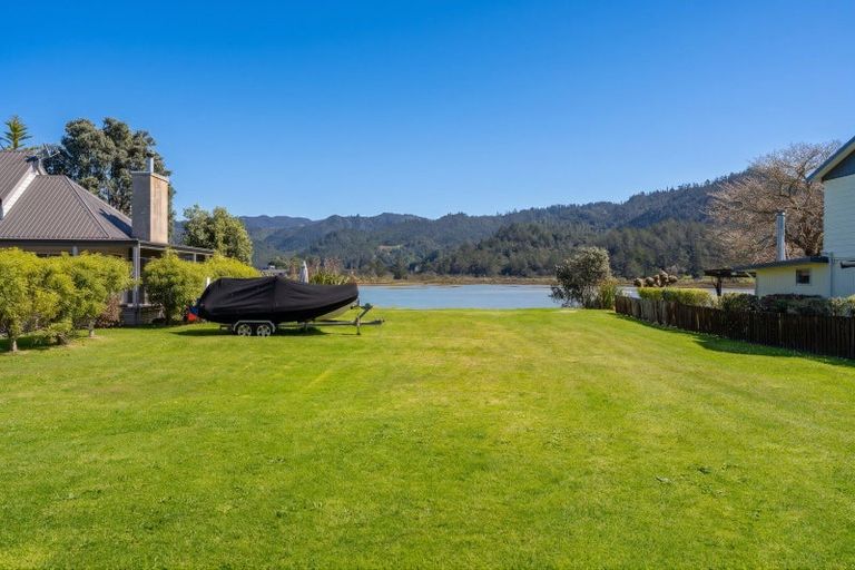 Photo of property in 20 Marquet Place, Tairua, 3508