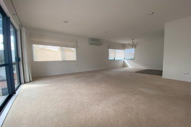 Photo of property in 2/90 Nile Road, Milford, Auckland, 0620