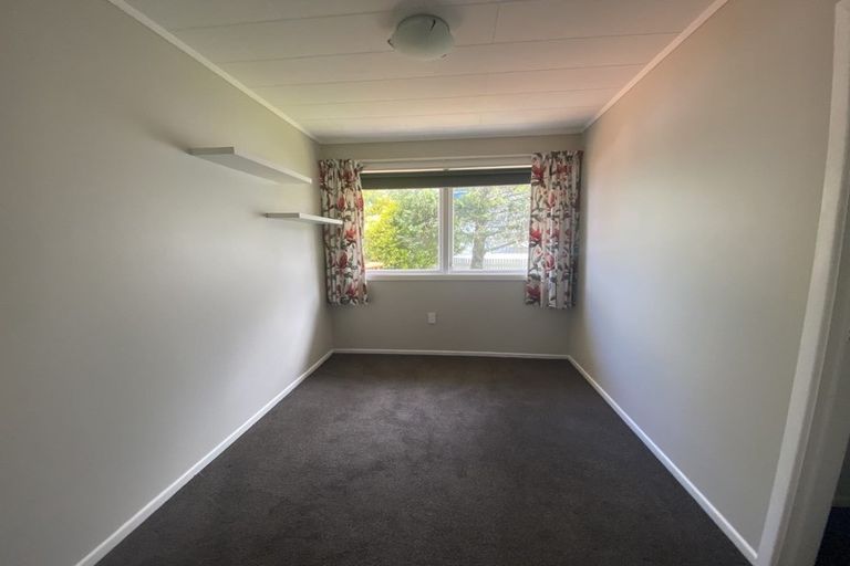 Photo of property in 11 Middlesex Place, Northland, Wellington, 6012