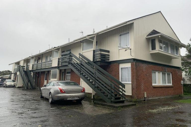 Photo of property in 2/12 Trevethick Grove, Woburn, Lower Hutt, 5010