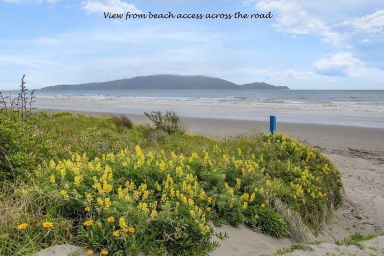 Photo of property in 76 Field Way, Waikanae Beach, Waikanae, 5036