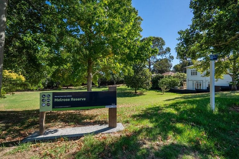 Photo of property in 27 Hastings Parade, Devonport, Auckland, 0624