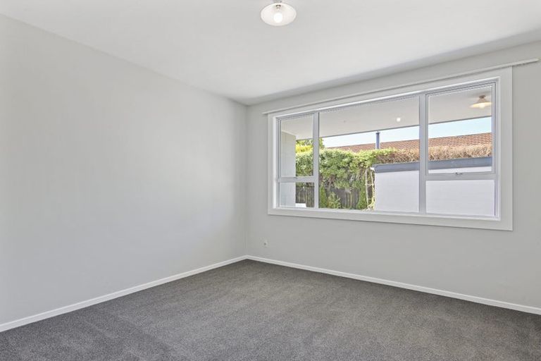 Photo of property in 1/17 Tyrone Street, Belfast, Christchurch, 8051