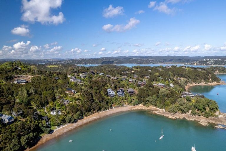 Photo of property in 202 Te Wahapu Road, Russell, 0272