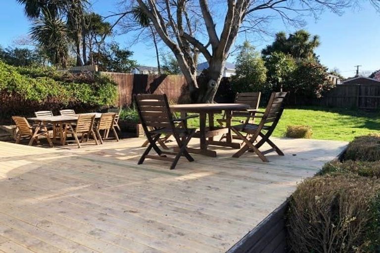 Photo of property in 11 Woodville Street, Edgeware, Christchurch, 8013