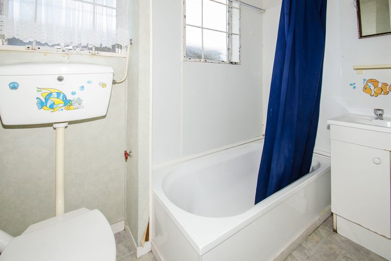 Photo of property in 11 Osmond Street, South Dunedin, Dunedin, 9012