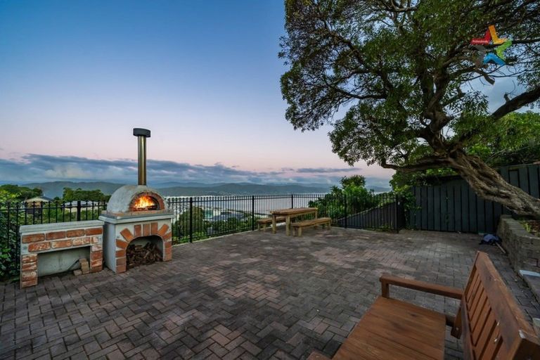 Photo of property in 48 Korokoro Road, Korokoro, Lower Hutt, 5012