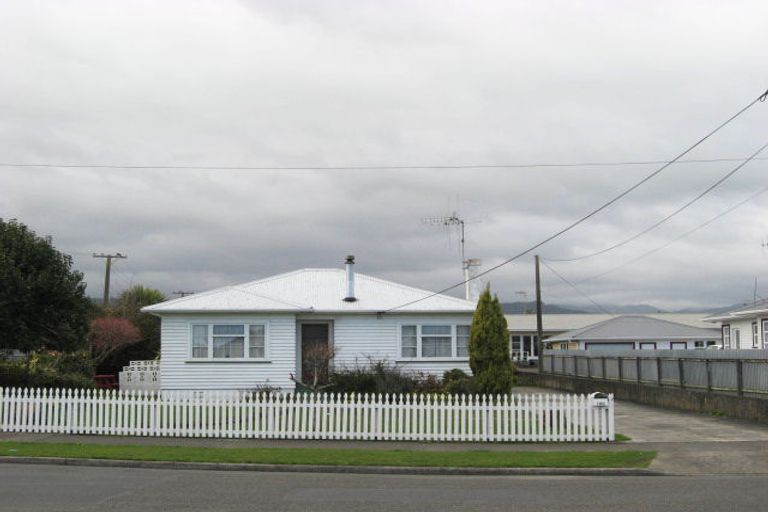 Photo of property in 180 Cambridge Street, Levin, 5510