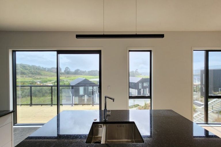 Photo of property in 36 Hokioi Drive, Kenepuru, Porirua, 5022