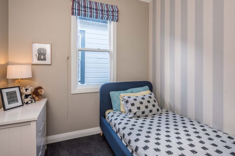 Photo of property in 90 Onepu Road, Lyall Bay, Wellington, 6022