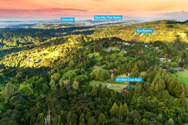 Photo of property in 847 West Coast Road, Oratia, Auckland, 0604