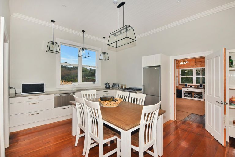 Photo of property in 429 Waikiekie Road North, Waiotira, 0193