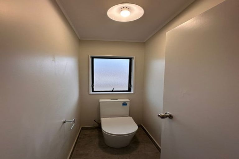 Photo of property in 4b Kimdale Place, Totara Heights, Auckland, 2105