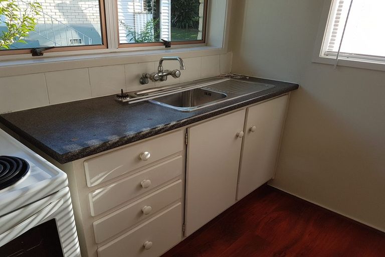 Photo of property in 2/61 Chartwell Avenue, Glenfield, Auckland, 0629