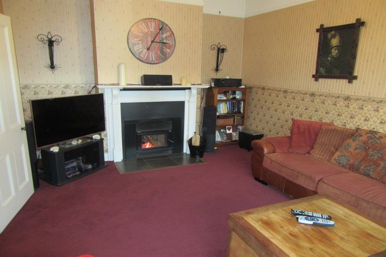 Photo of property in 43 Rhodes Street, Waimate, 7924