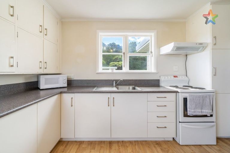 Photo of property in 77 Horoeka Street, Stokes Valley, Lower Hutt, 5019