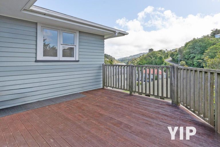 Photo of property in 114 Newlands Road, Newlands, Wellington, 6037