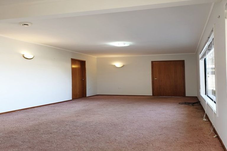 Photo of property in 33 Sartors Avenue, Northcross, Auckland, 0630