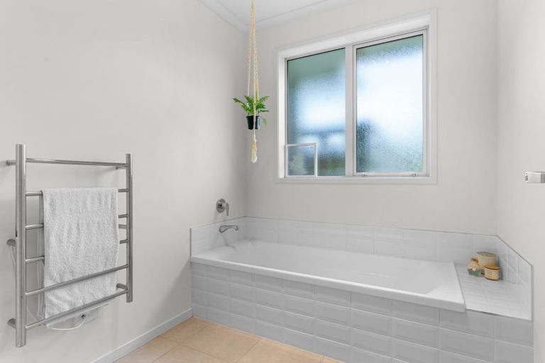 Photo of property in 22 Seascape Crescent, Waipu, 0582