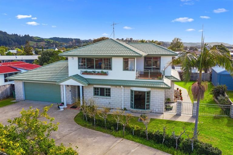 Photo of property in 117 Charleston Avenue, Whangamata, 3620
