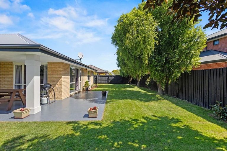 Photo of property in 6 Rawei Place, Harewood, Christchurch, 8051