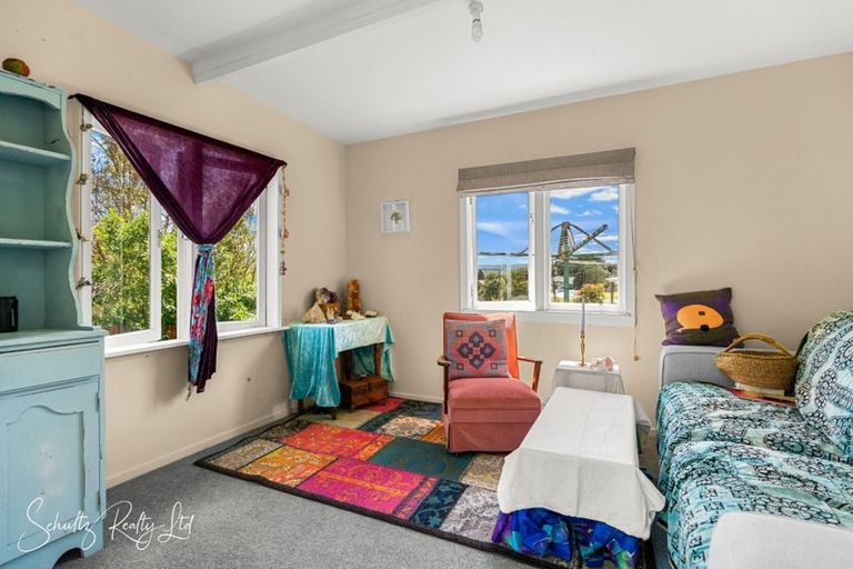 Photo of property in 5a Whaka Street, Maungaturoto, 0520